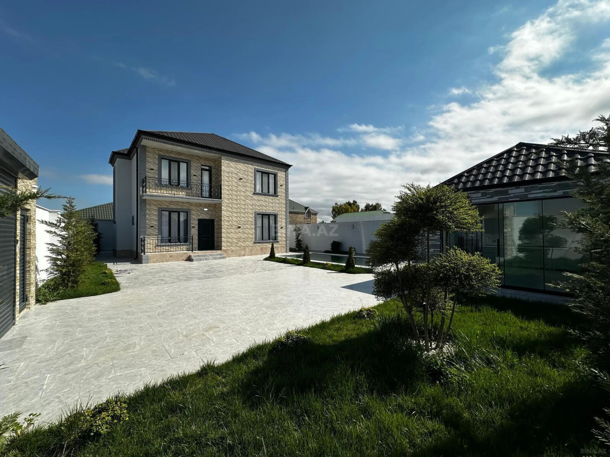 Satılır 6 otaqlı həyət evi 250 m²