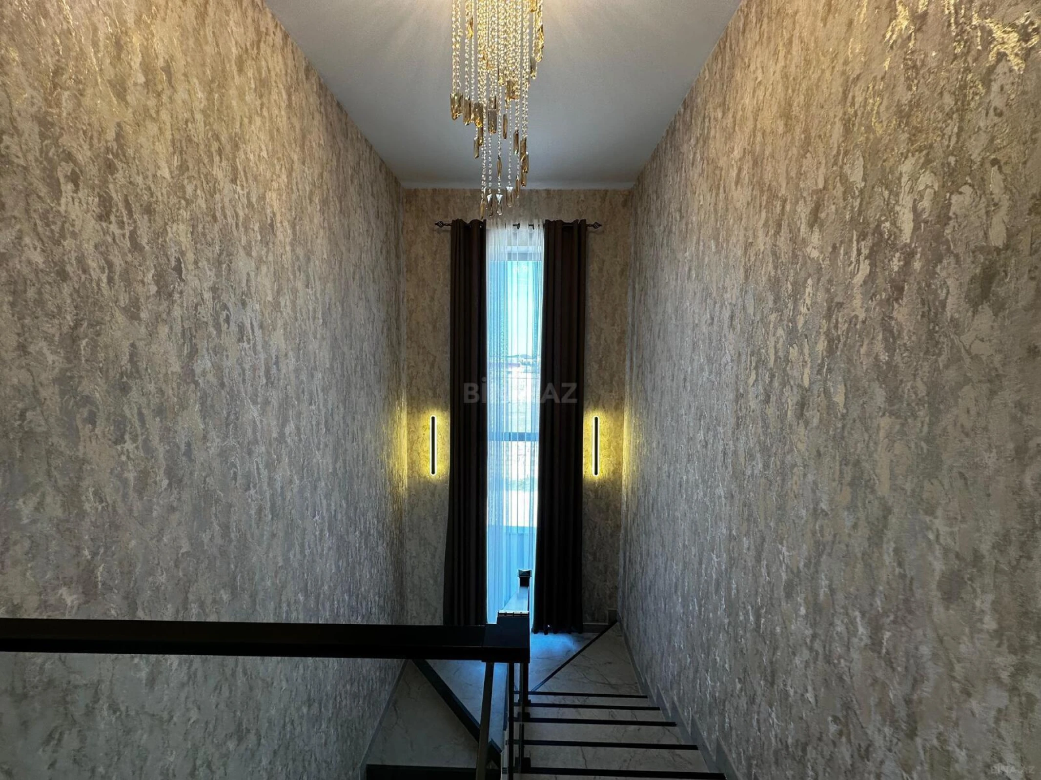 Satılır 6 otaqlı həyət evi 250 m²