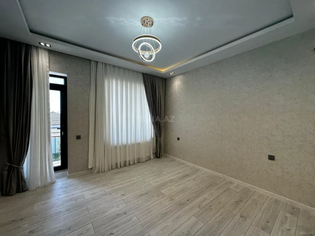 Satılır 6 otaqlı həyət evi 250 m²