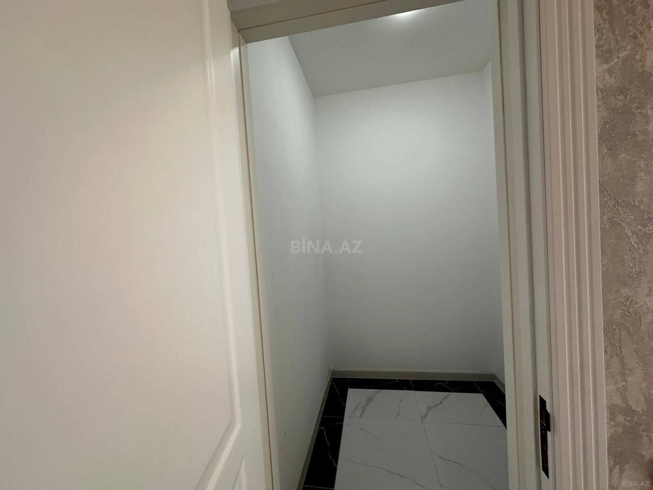 Satılır 6 otaqlı həyət evi 250 m²