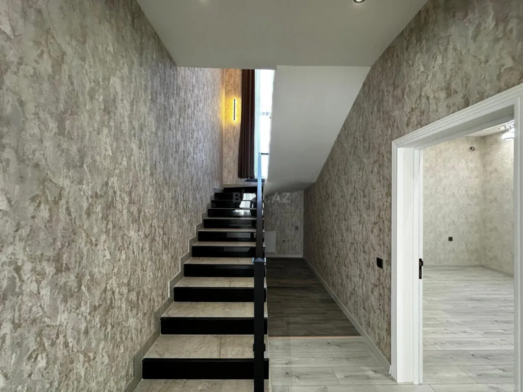 Satılır 6 otaqlı həyət evi 250 m²