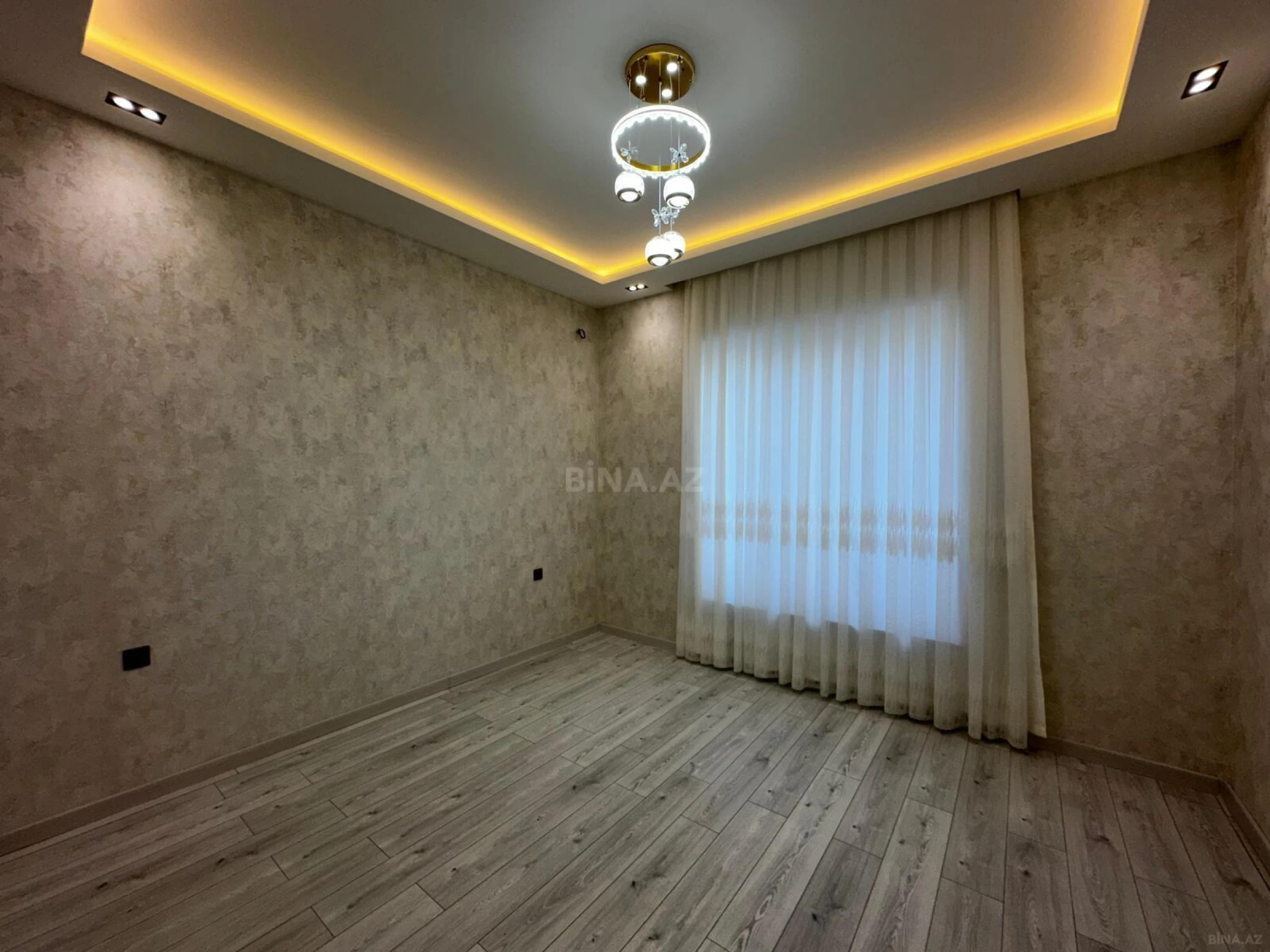 Satılır 6 otaqlı həyət evi 250 m²