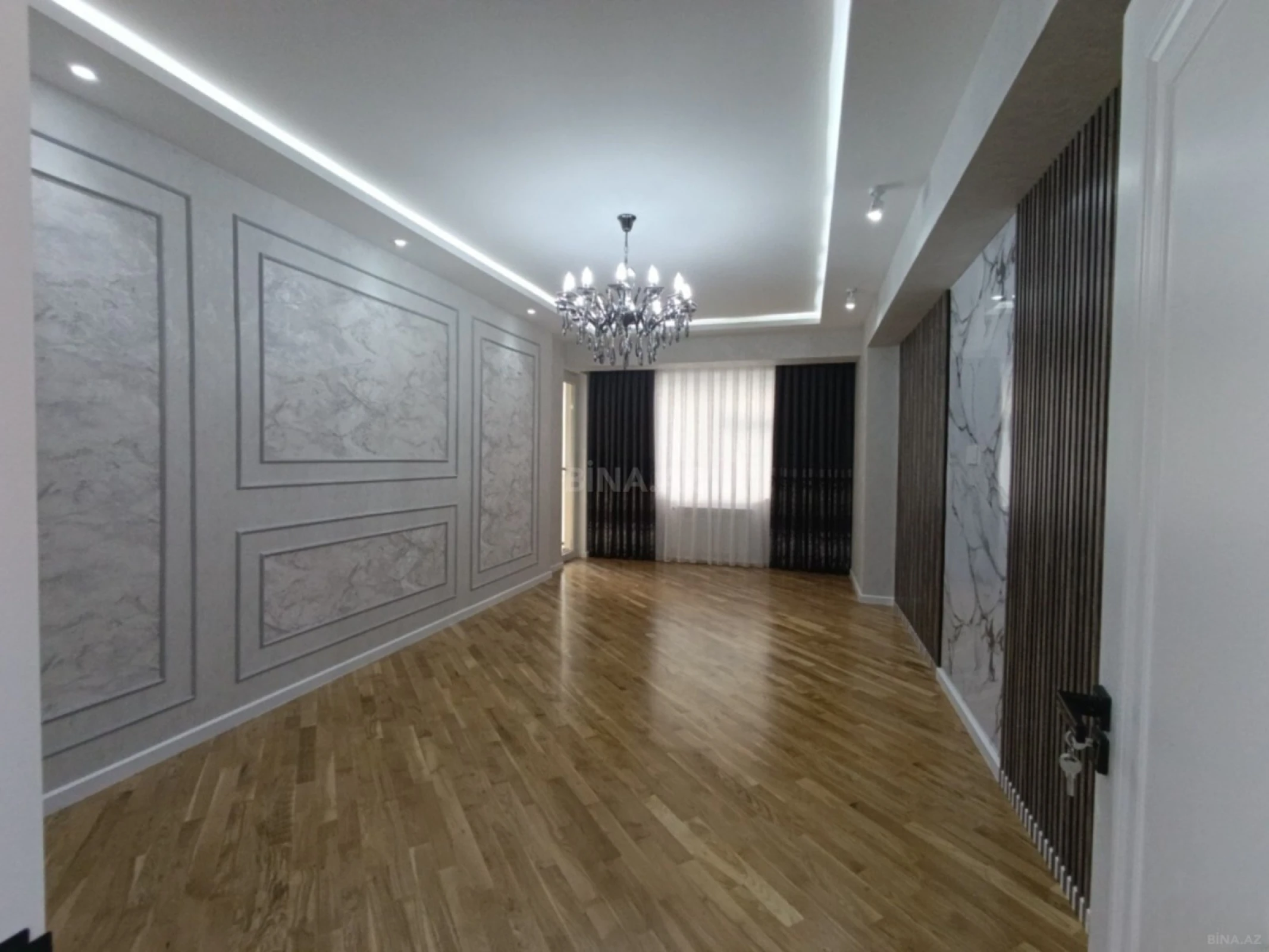 Satılır 4 otaqlı mənzil 153 m²