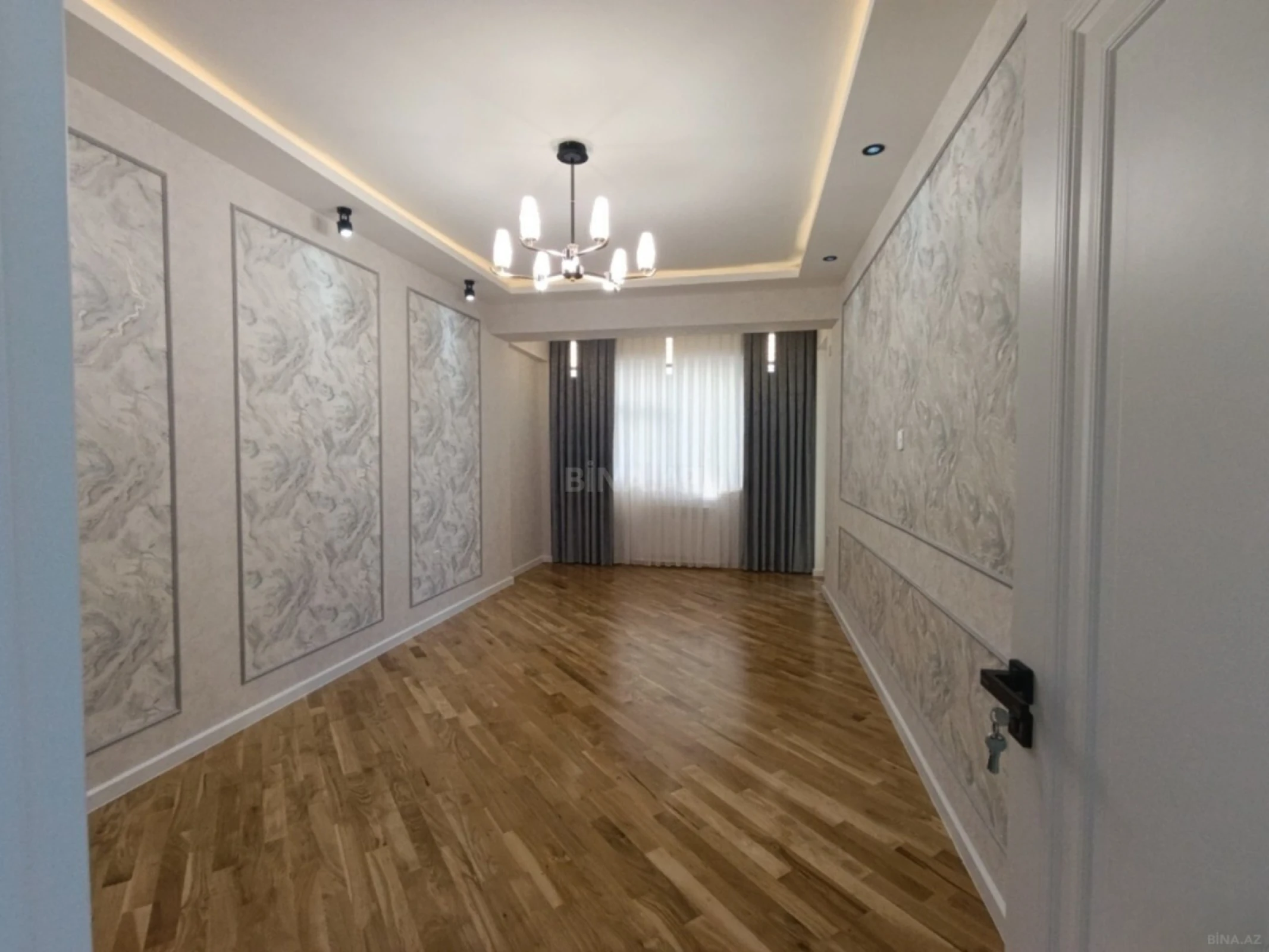 Satılır 4 otaqlı mənzil 153 m²