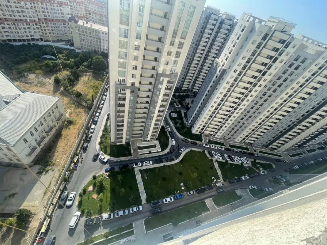 Satılır 4 otaqlı mənzil 153 m²
