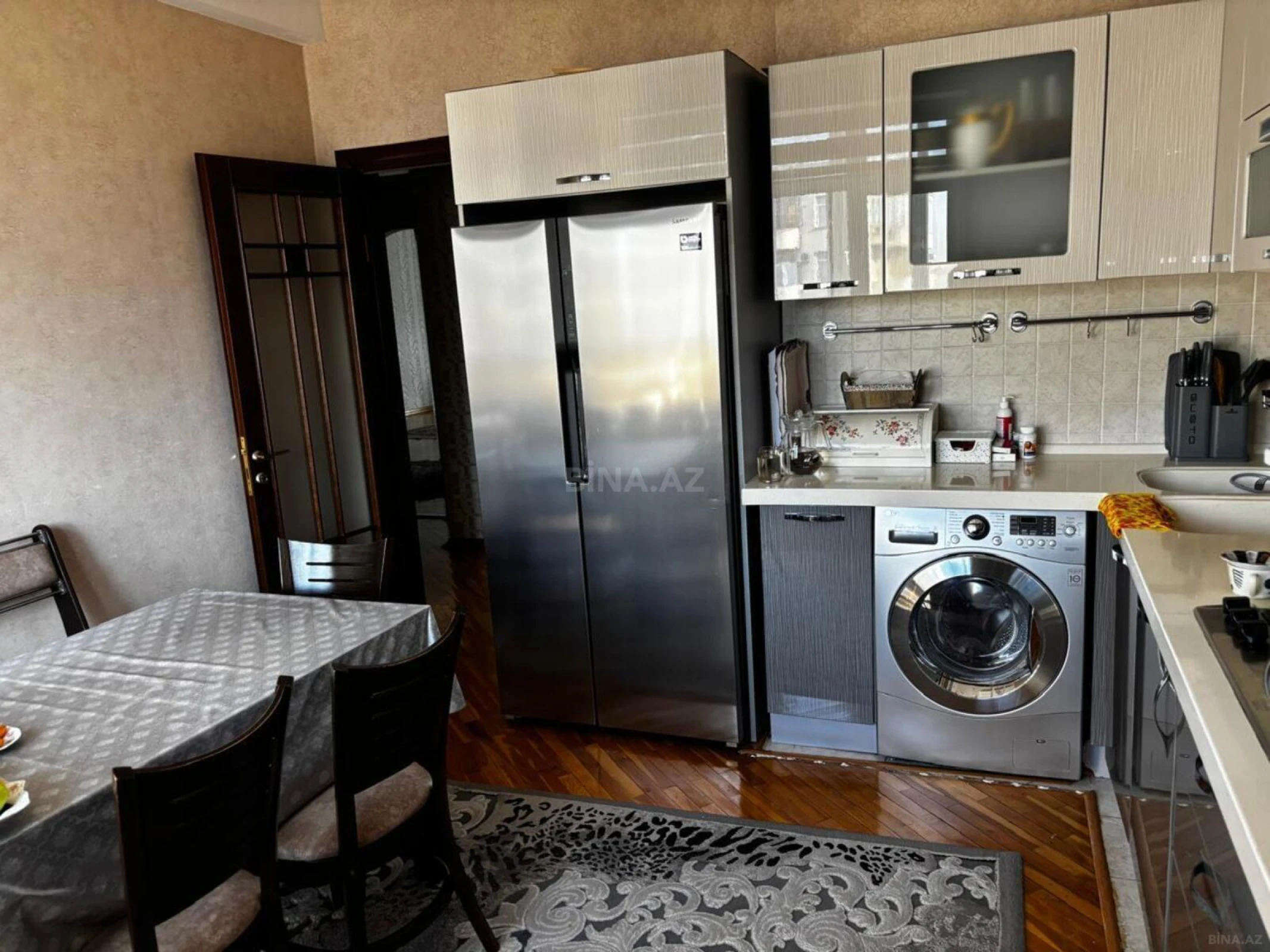 Satılır 3 otaqlı mənzil 137 m²