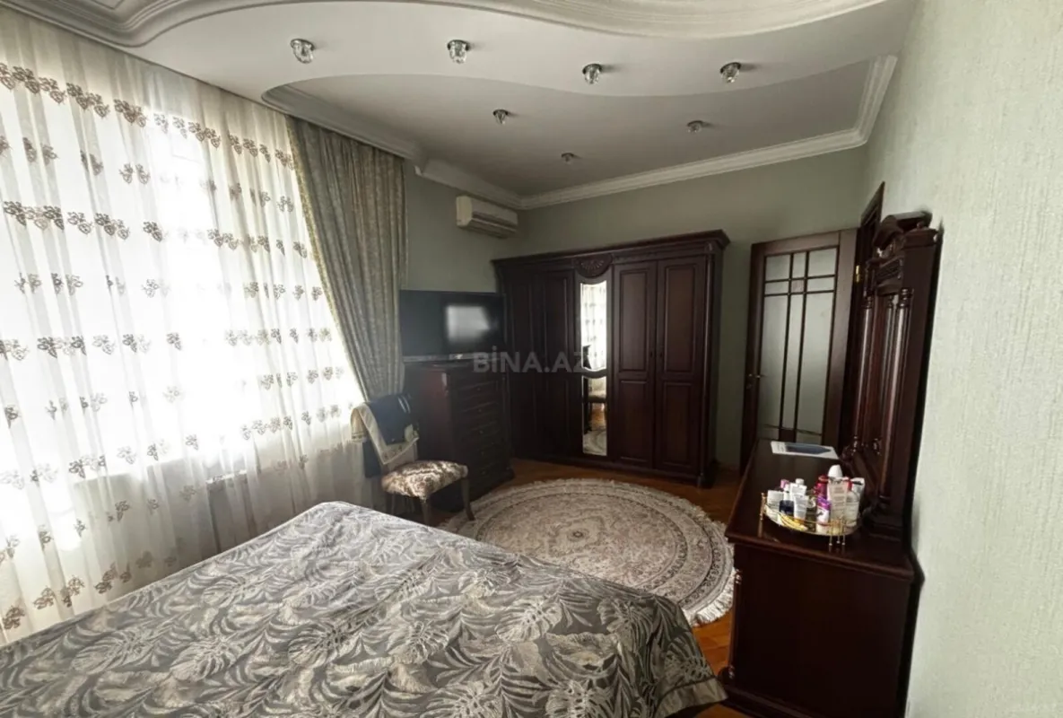 Satılır 3 otaqlı mənzil 137 m²