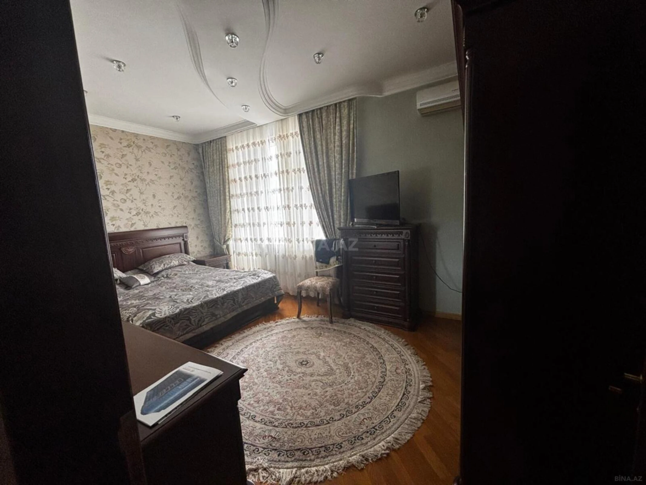 Satılır 3 otaqlı mənzil 137 m²