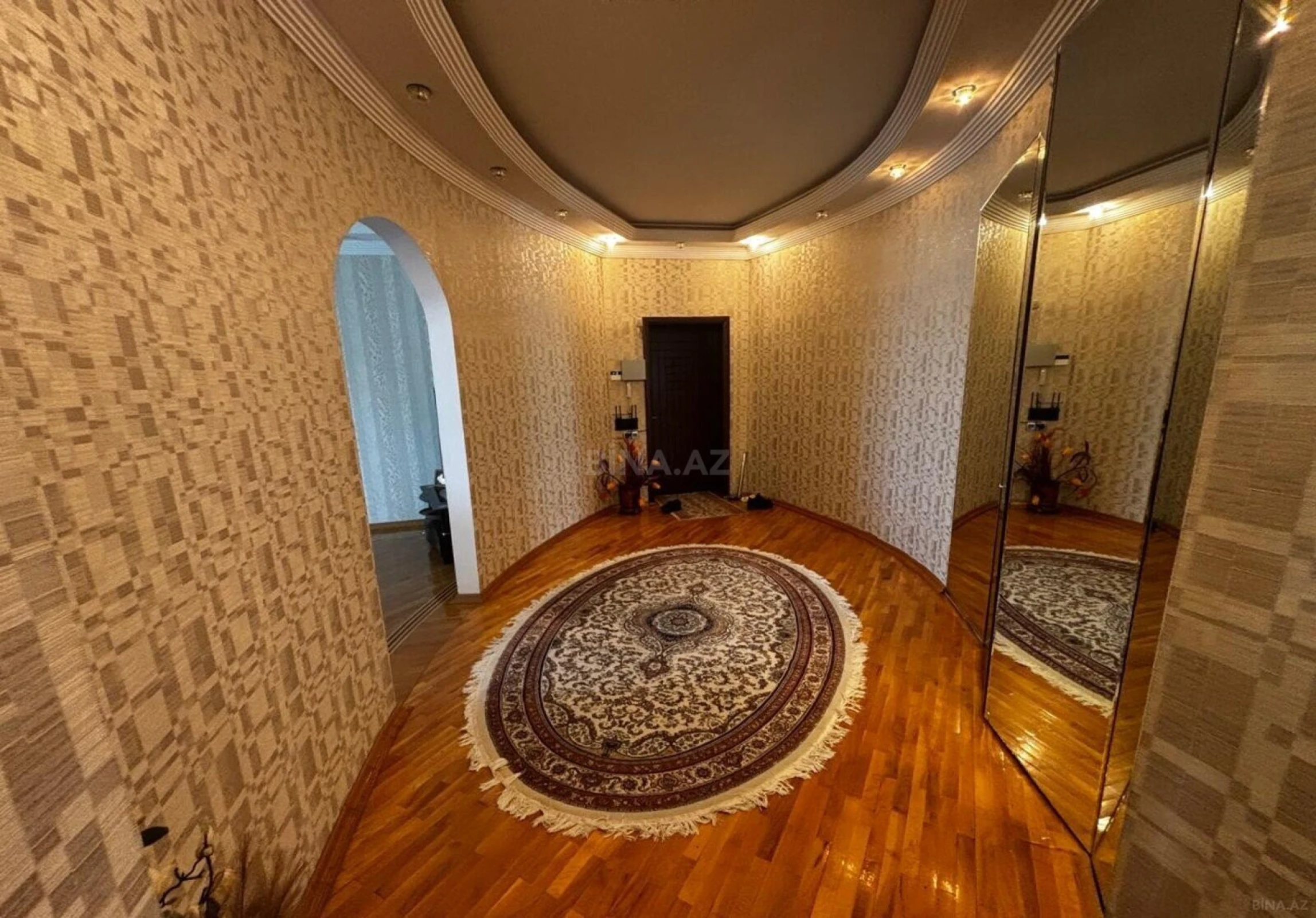 Satılır 3 otaqlı mənzil 137 m²