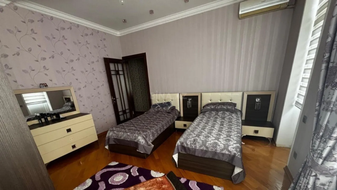 Satılır 3 otaqlı mənzil 137 m²