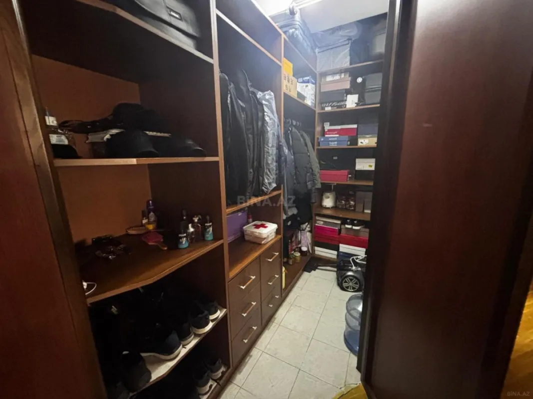 Satılır 3 otaqlı mənzil 137 m²