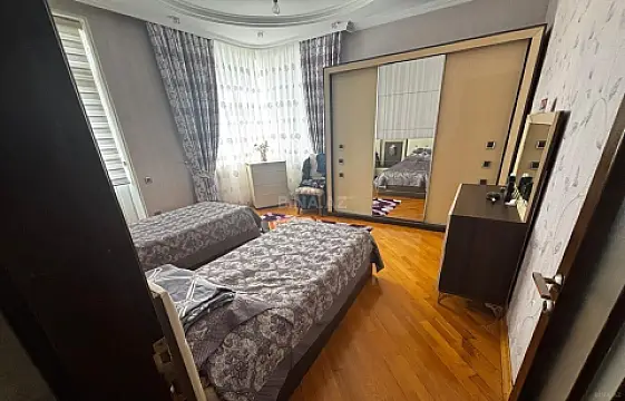 Satılır 3 otaqlı mənzil 137 m²