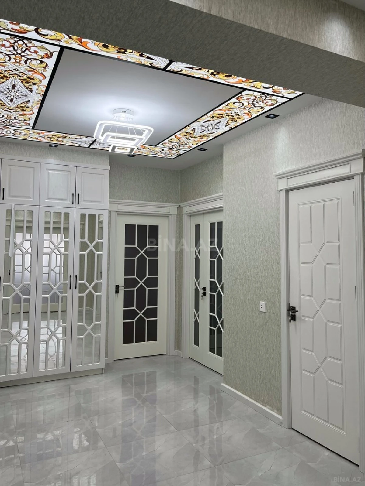 Satılır 4 otaqlı mənzil 155 m²