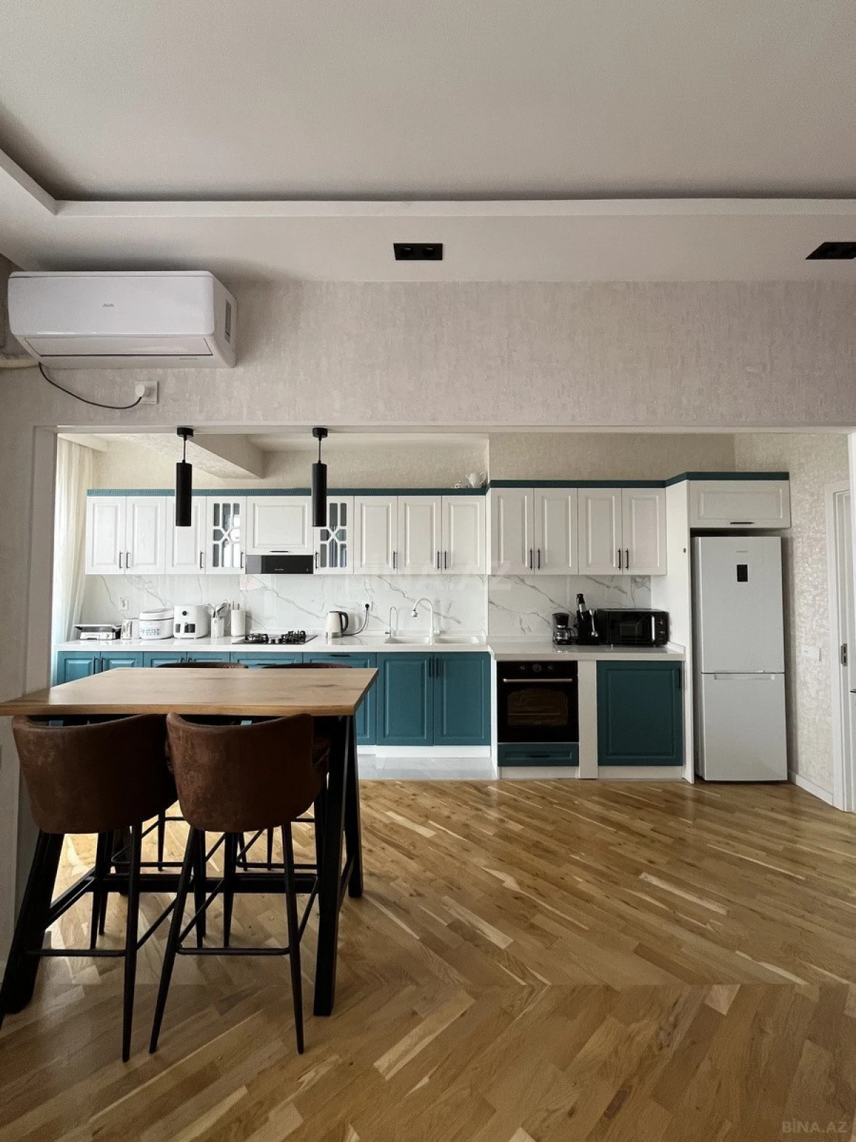 Satılır 4 otaqlı mənzil 155 m²