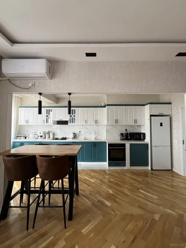 Satılır 4 otaqlı mənzil 155 m²