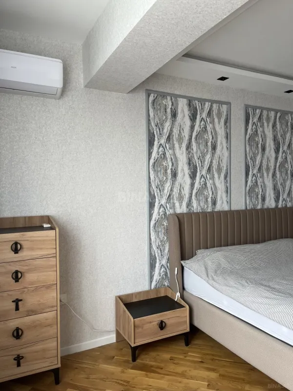 Satılır 4 otaqlı mənzil 155 m²