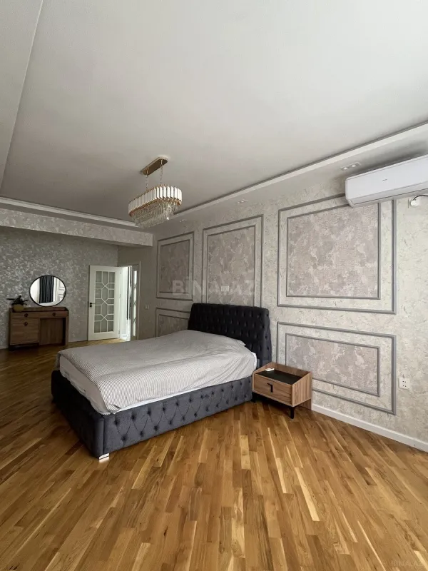 Satılır 4 otaqlı mənzil 155 m²