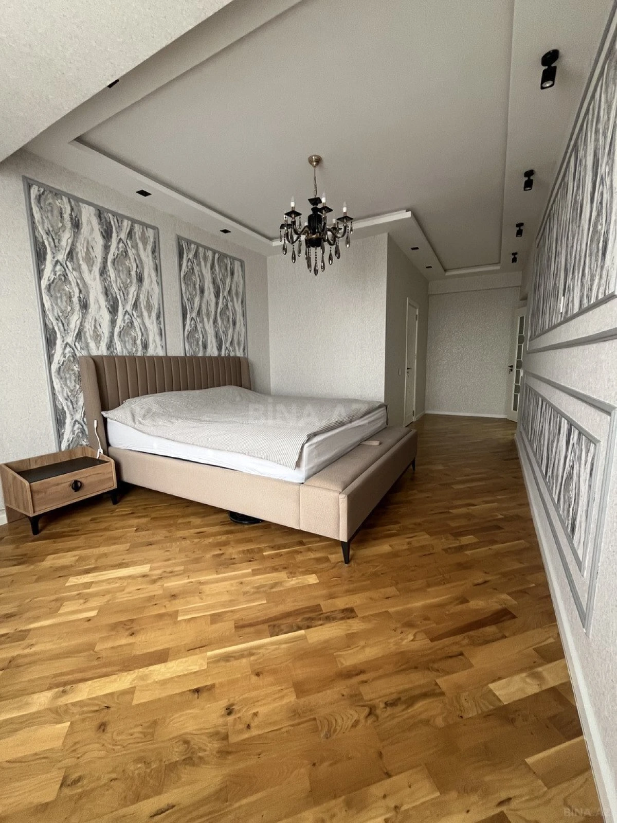 Satılır 4 otaqlı mənzil 155 m²