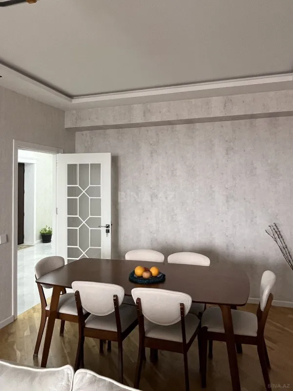 Satılır 4 otaqlı mənzil 155 m²