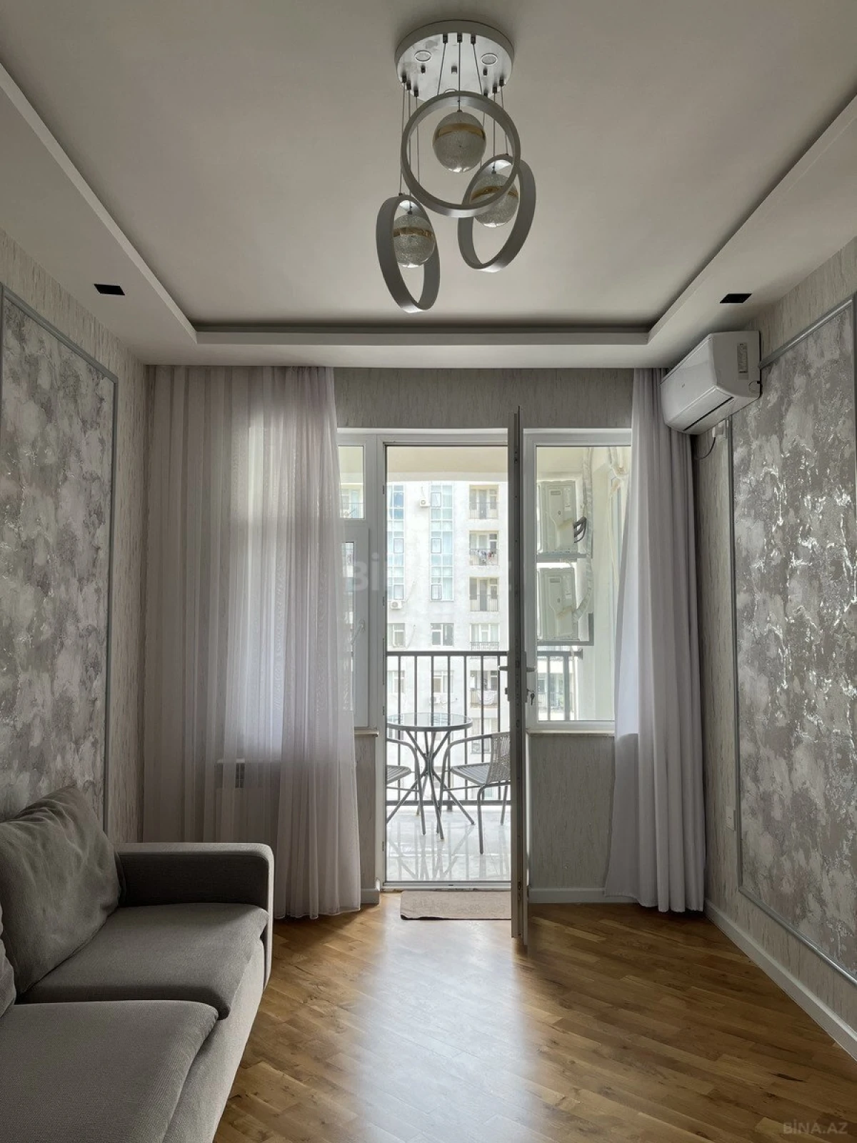 Satılır 4 otaqlı mənzil 155 m²