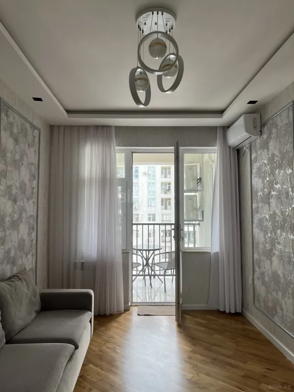 Satılır 4 otaqlı mənzil 155 m²