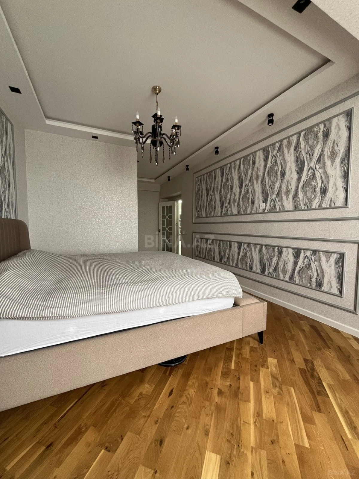 Satılır 4 otaqlı mənzil 155 m²