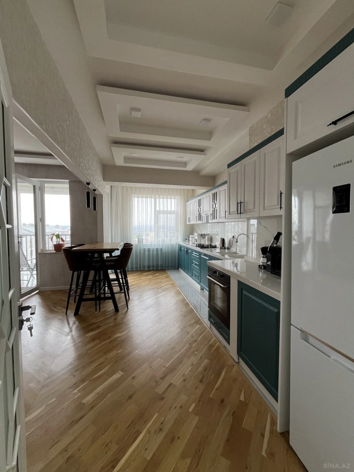 Satılır 4 otaqlı mənzil 155 m²