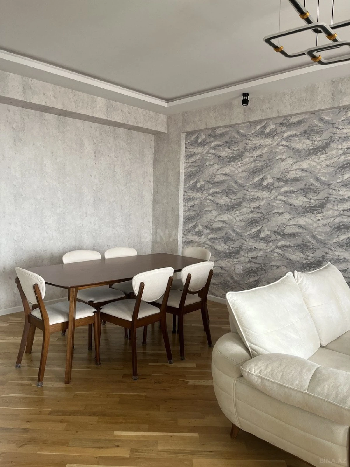 Satılır 4 otaqlı mənzil 155 m²