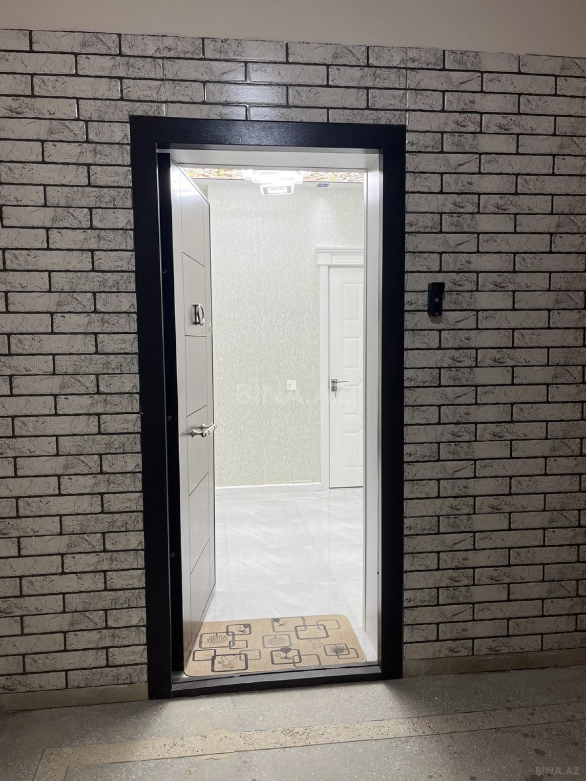 Satılır 4 otaqlı mənzil 155 m²