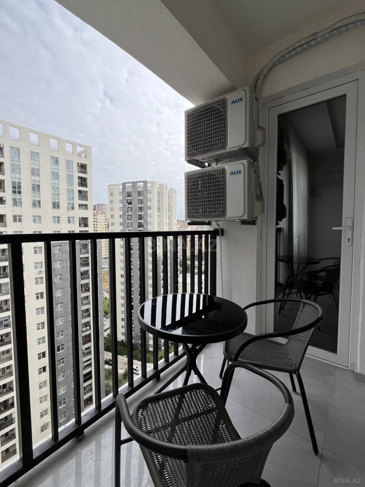 Satılır 4 otaqlı mənzil 155 m²