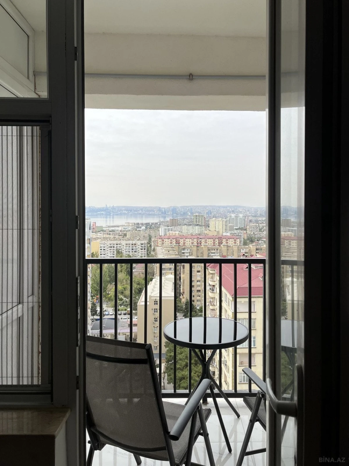 Satılır 4 otaqlı mənzil 155 m²