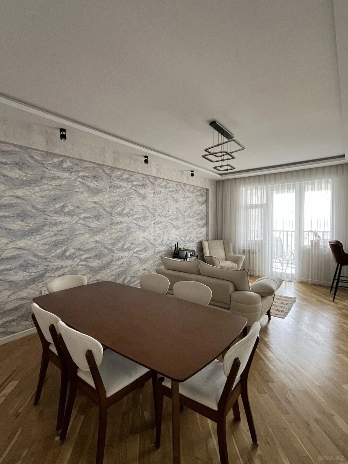 Satılır 4 otaqlı mənzil 155 m²