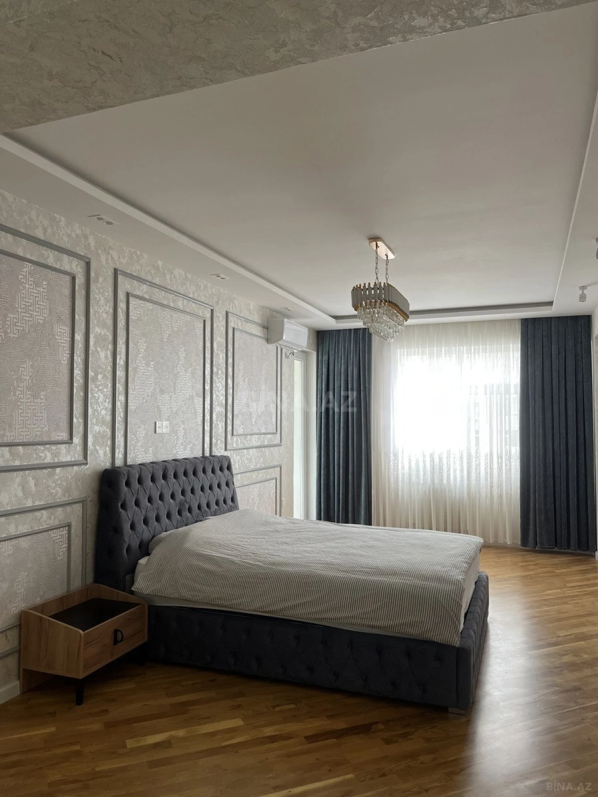 Satılır 4 otaqlı mənzil 155 m²