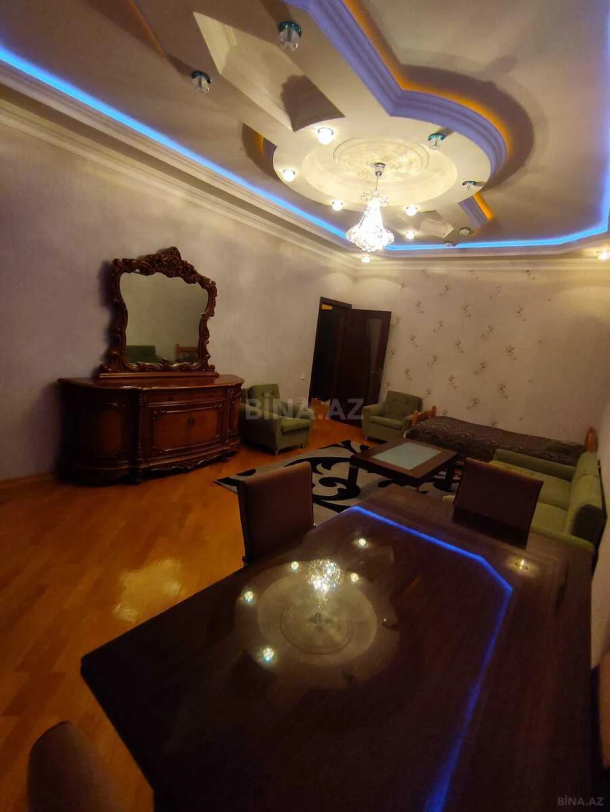 Kirayə verilir 2 otaqlı mənzil 110 m²