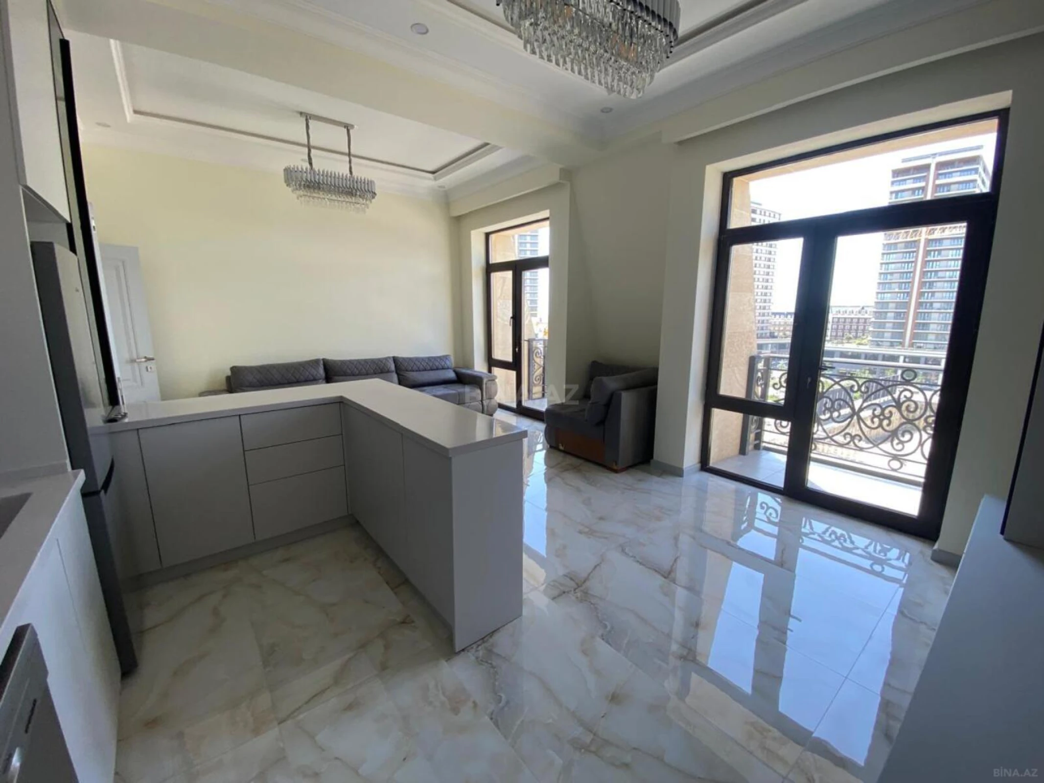 Satılır 4 otaqlı mənzil 121 m²