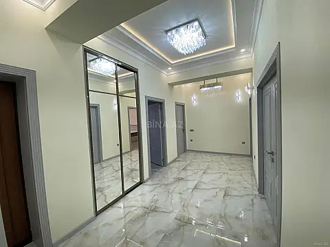 Satılır 4 otaqlı mənzil 121 m²