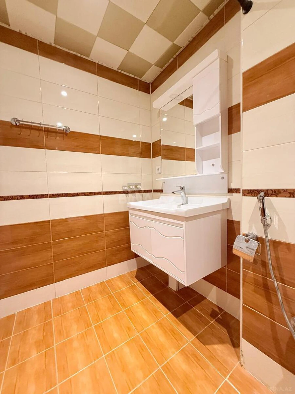 Kirayə verilir 2 otaqlı mənzil 65 m²