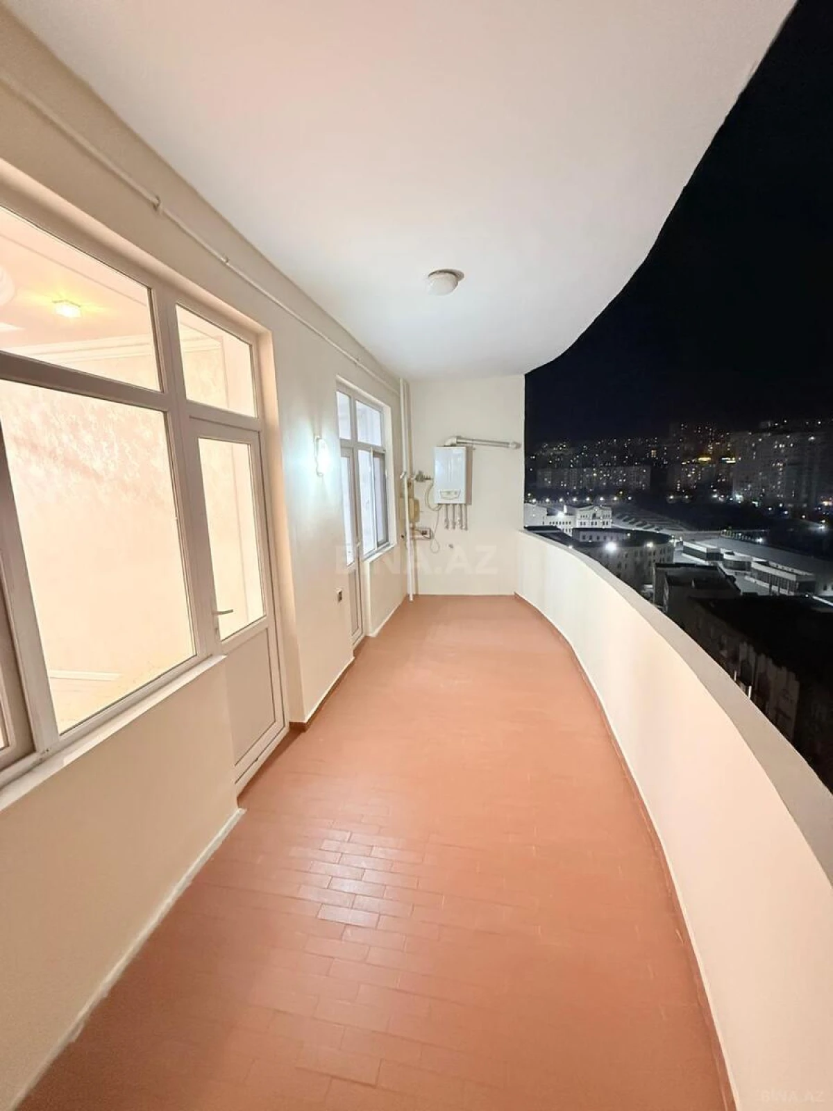 Kirayə verilir 2 otaqlı mənzil 65 m²