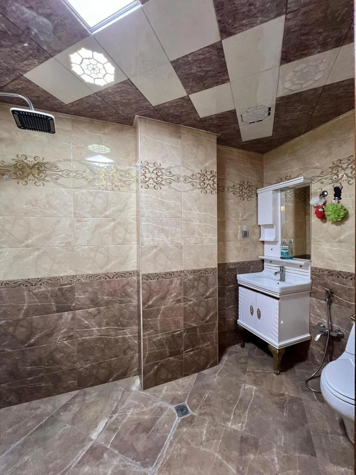 Satılır 2 otaqlı mənzil 107 m²