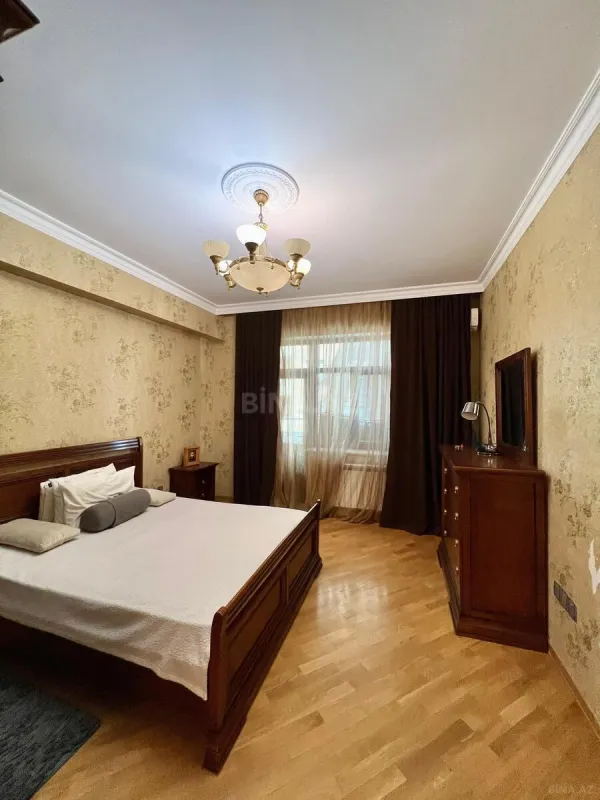 Satılır 2 otaqlı mənzil 107 m²