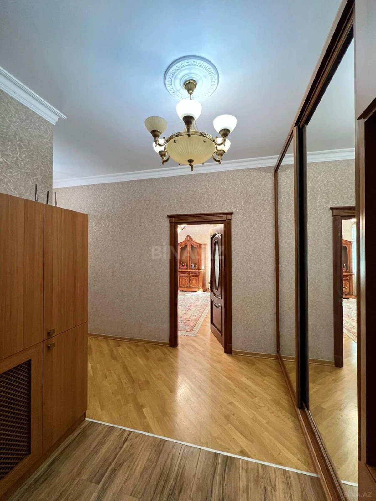 Satılır 2 otaqlı mənzil 107 m²