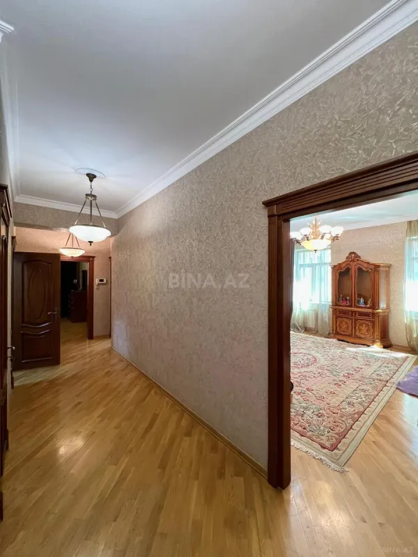 Satılır 2 otaqlı mənzil 107 m²