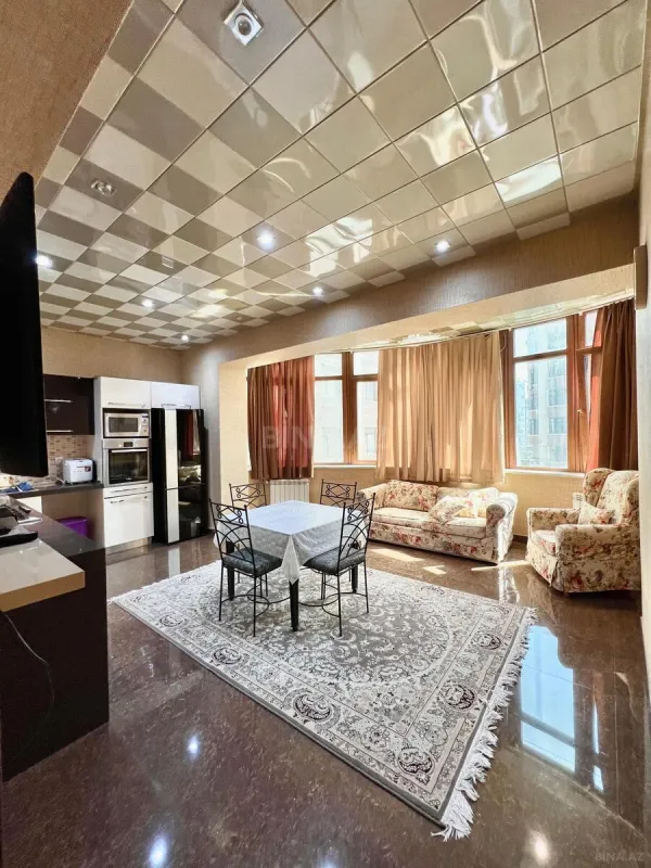 Satılır 2 otaqlı mənzil 107 m²