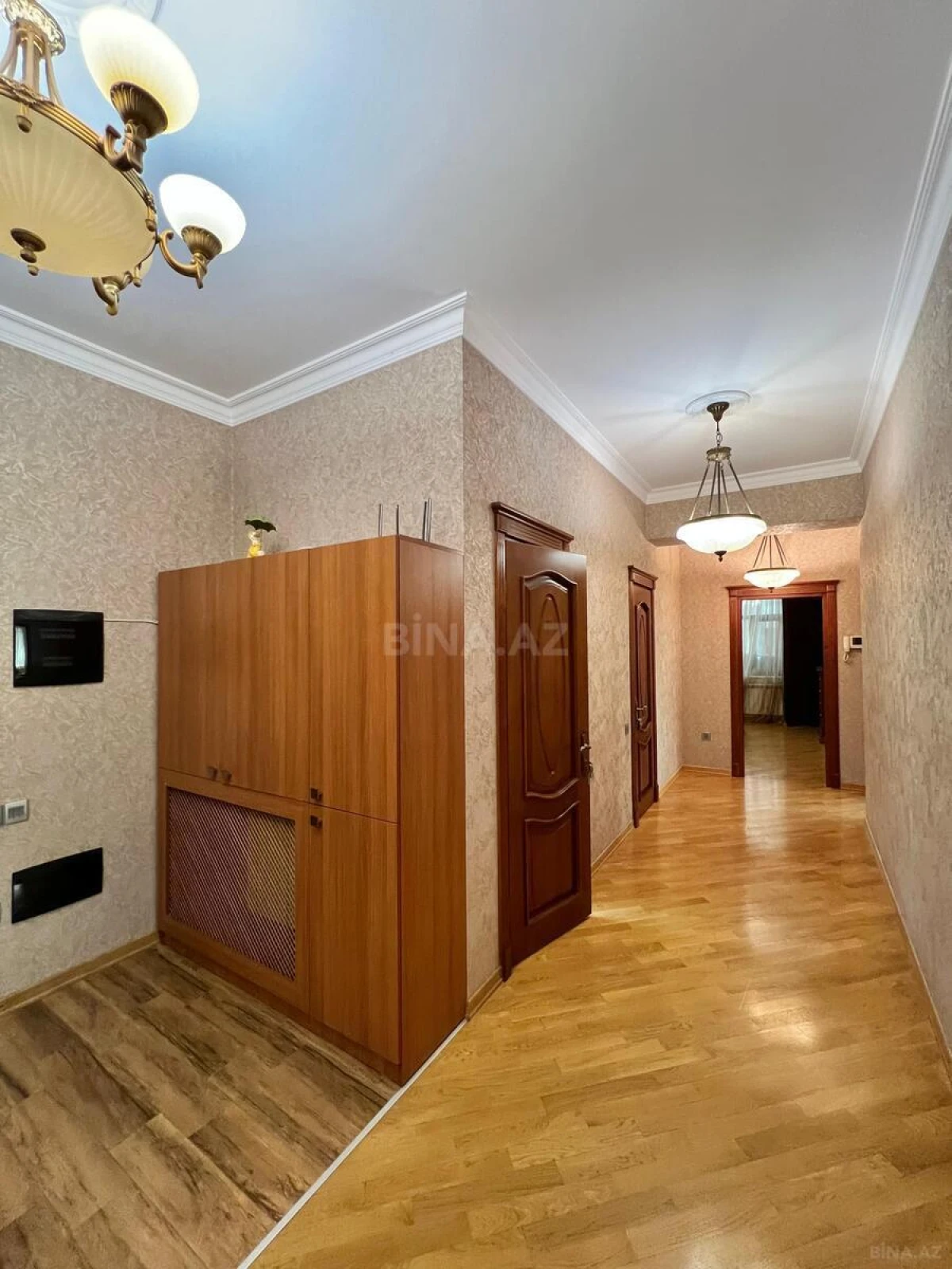 Satılır 2 otaqlı mənzil 107 m²