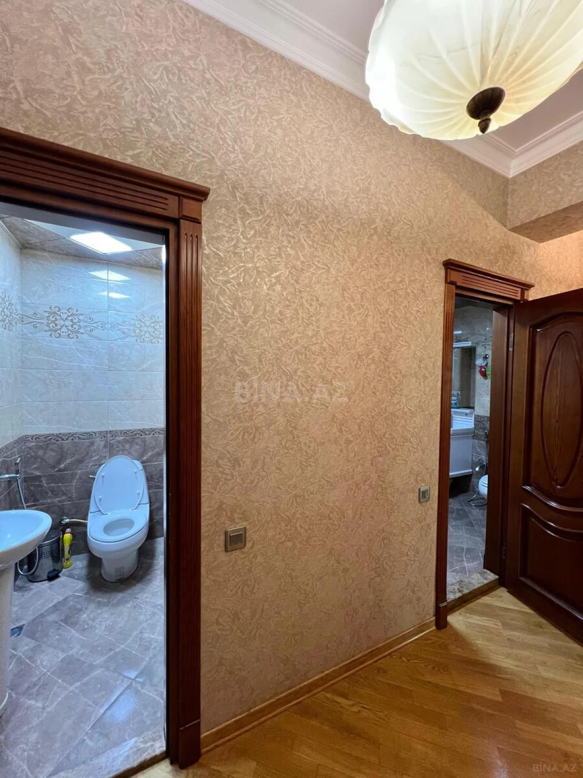 Satılır 2 otaqlı mənzil 107 m²