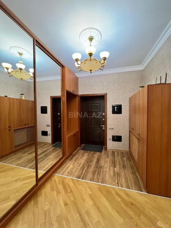 Satılır 2 otaqlı mənzil 107 m²