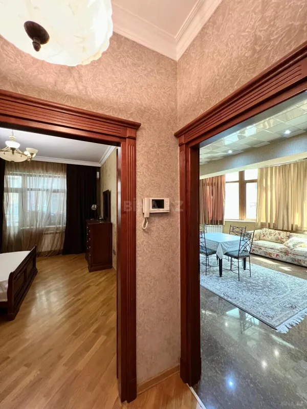Satılır 2 otaqlı mənzil 107 m²