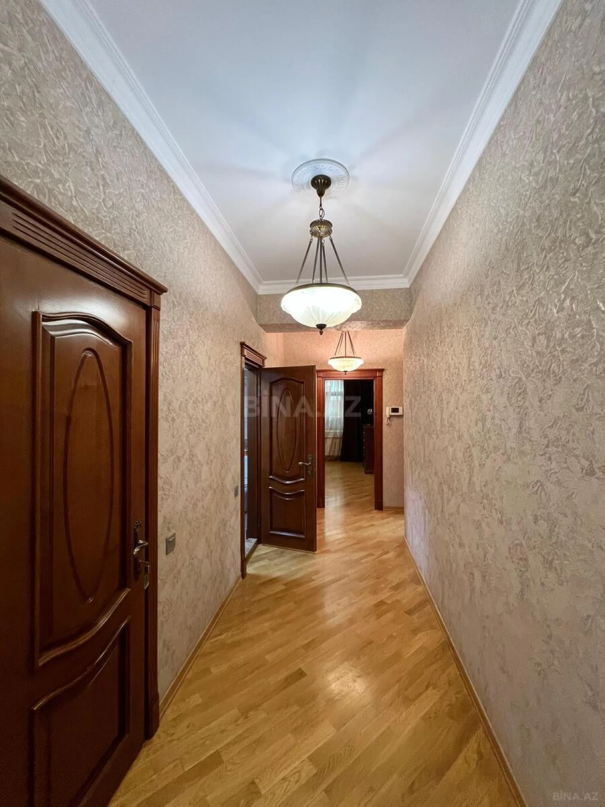Satılır 2 otaqlı mənzil 107 m²