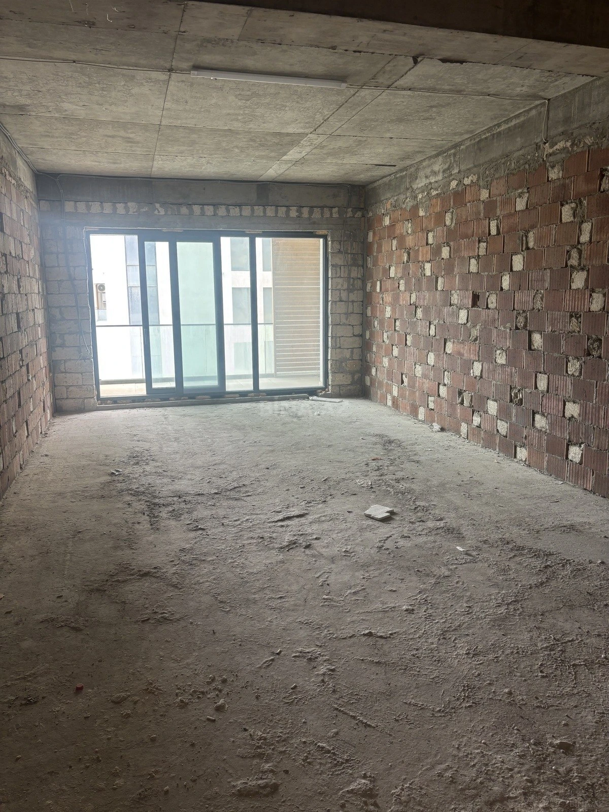 Satılır 1 otaqlı mənzil 57.5 m²