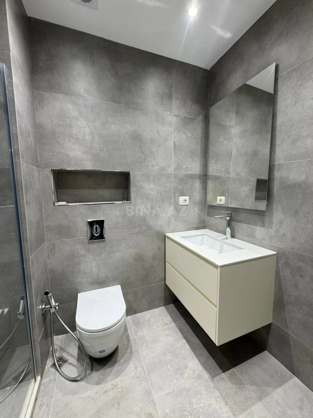 Satılır 2 otaqlı mənzil 62 m²